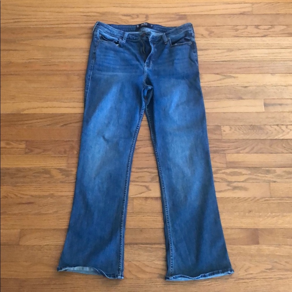 Hollister Curvy Mid-Rise Boot Jean